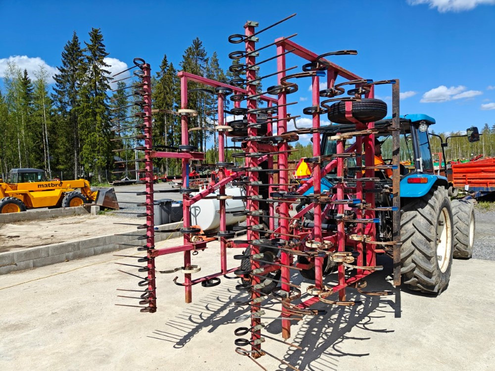 VM 450 cm, hydraulisesti taittuva, etulana ja jälkihara, katso video! - Spring tine harrow: picture 3 VM 450 cm, hydraulisesti taittuva, etulana ja jälkihara, katso video! - Spring tine harrow: picture 3