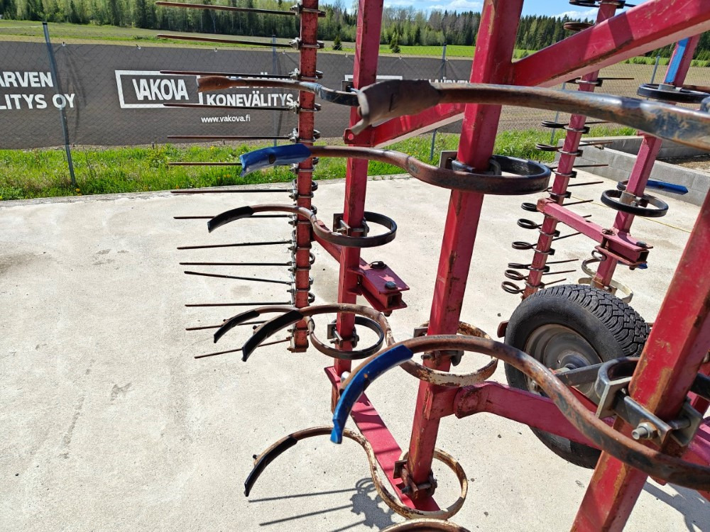 VM 450 cm, hydraulisesti taittuva, etulana ja jälkihara, katso video! - Spring tine harrow: picture 5 VM 450 cm, hydraulisesti taittuva, etulana ja jälkihara, katso video! - Spring tine harrow: picture 5