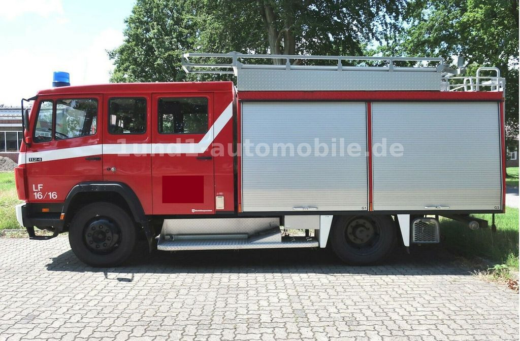 Mercedes-Benz 1124 F Feuerwehr LF 16/16 Pumpe Tank Haspel 1124 F Feuerwehr LF 16/16 Pumpe Tank Haspel - Fire truck: picture 4 Mercedes-Benz 1124 F Feuerwehr LF 16/16 Pumpe Tank Haspel 1124 F Feuerwehr LF 16/16 Pumpe Tank Haspel - Fire truck: picture 4