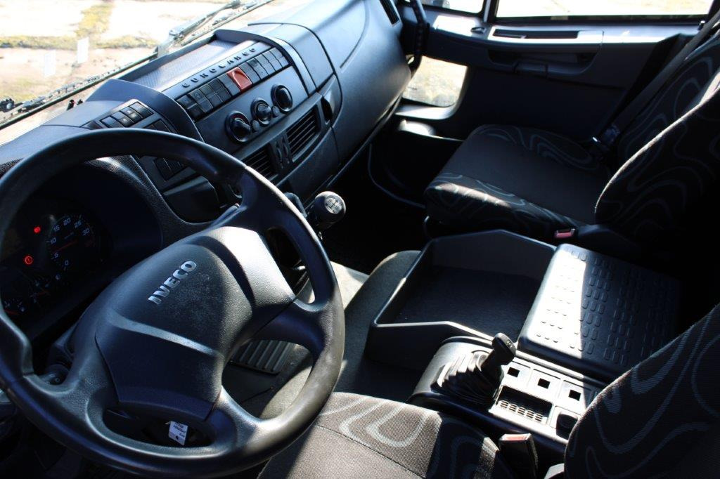 Interior photo 1: Curtain side truck Iveco Eurocargo 120E25 Interior photo 1: Curtain side truck Iveco Eurocargo 120E25
