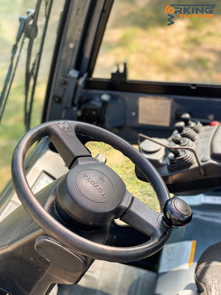 Toyota 8 FBMT 30 - Electric forklift: picture 5 Toyota 8 FBMT 30 - Electric forklift: picture 5