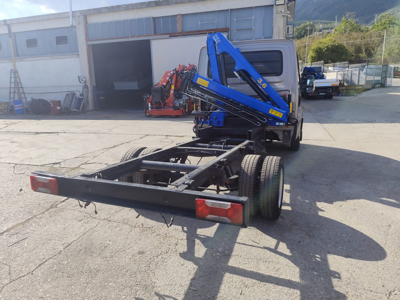 Crane truck, Tipper van IVECO DAILY 35-130: picture 49 Crane truck, Tipper van IVECO DAILY 35-130: picture 49