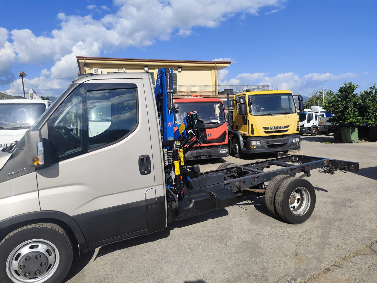 Crane truck, Tipper van IVECO DAILY 35-130: picture 14 Crane truck, Tipper van IVECO DAILY 35-130: picture 14