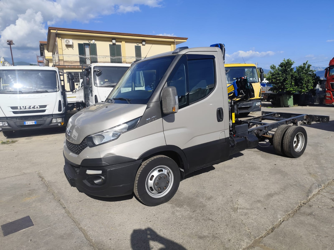 Crane truck, Tipper van IVECO DAILY 35-130: picture 34 Crane truck, Tipper van IVECO DAILY 35-130: picture 34