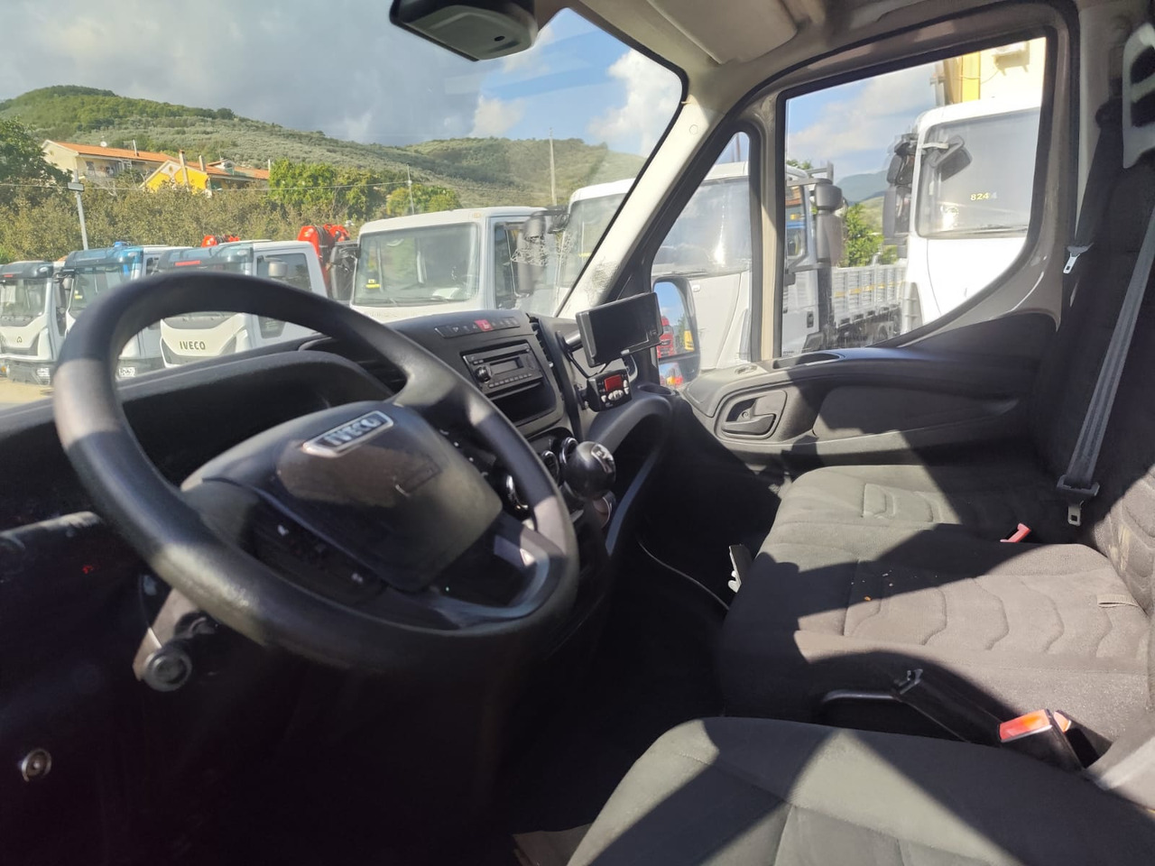 Crane truck, Tipper van IVECO DAILY 35-130: picture 40 Crane truck, Tipper van IVECO DAILY 35-130: picture 40