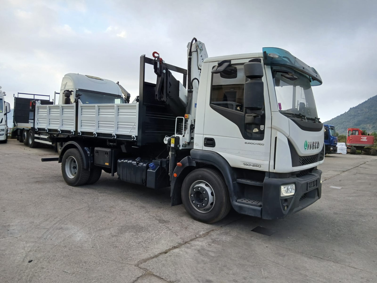 IVECO EUROCARGO 140-250 - Crane truck: picture 5 IVECO EUROCARGO 140-250 - Crane truck: picture 5