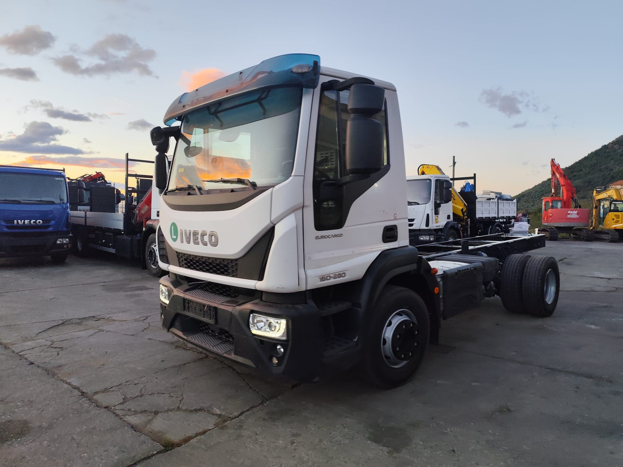 IVECO EUROCARGO 160-280 - Cab chassis truck, Crane truck: picture 1 IVECO EUROCARGO 160-280 - Cab chassis truck, Crane truck: picture 1