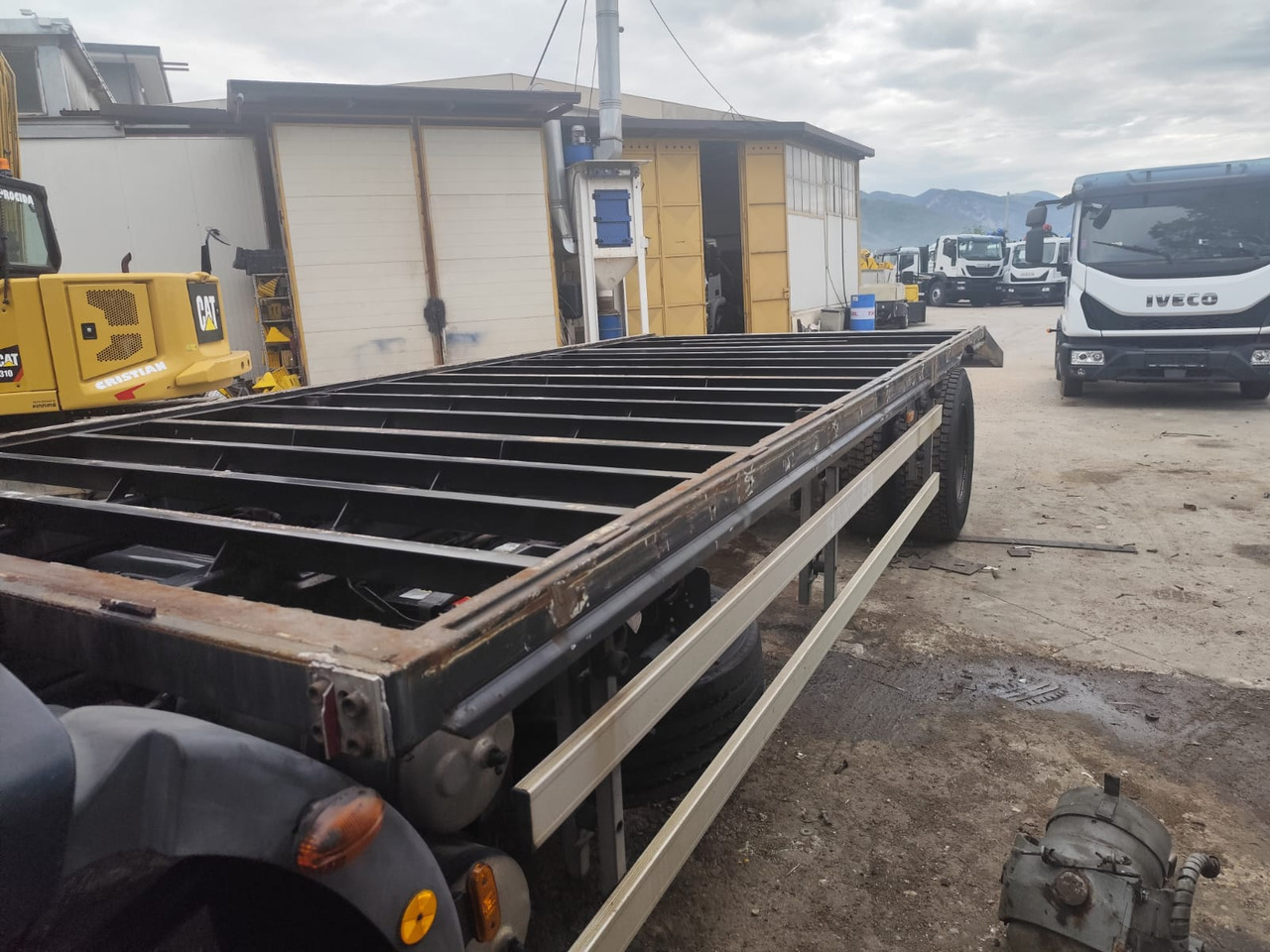 IVECO EUROCARGO 180E30 - Dropside/ Flatbed truck: picture 3 IVECO EUROCARGO 180E30 - Dropside/ Flatbed truck: picture 3