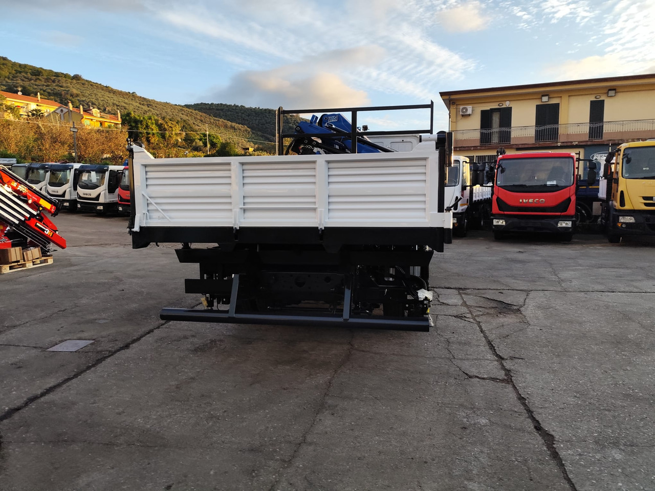 Crane truck, Tipper IVECO EUROCARGO 80-210: picture 44