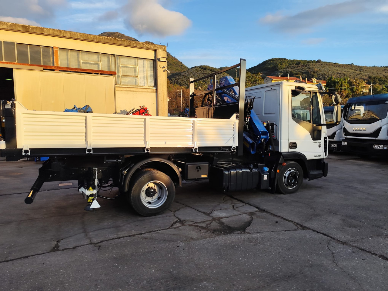 Crane truck, Tipper IVECO EUROCARGO 80-210: picture 46