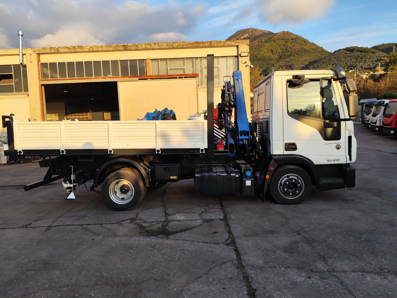 Crane truck, Tipper IVECO EUROCARGO 80-210: picture 49