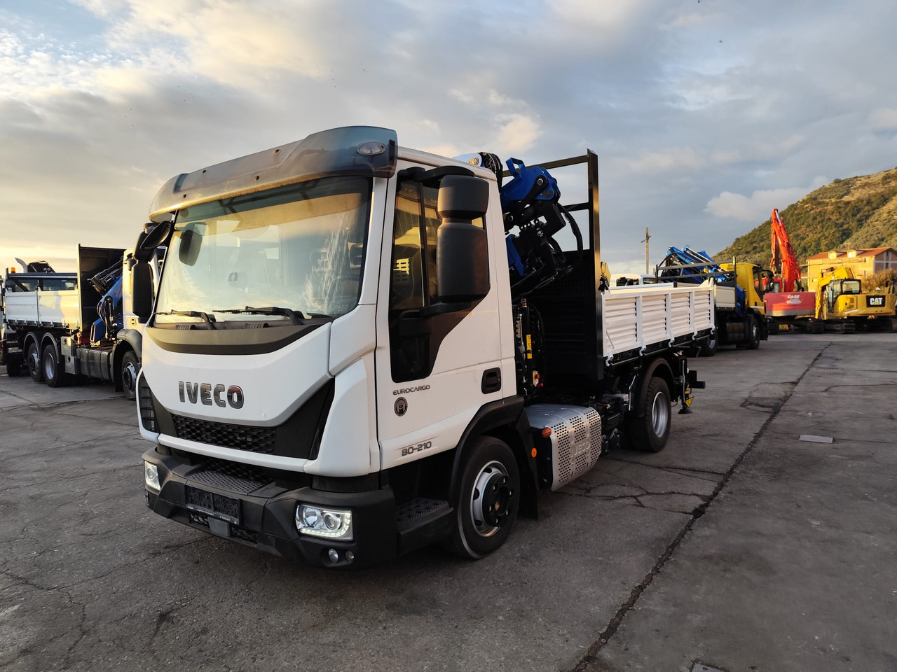 Crane truck, Tipper IVECO EUROCARGO 80-210: picture 37