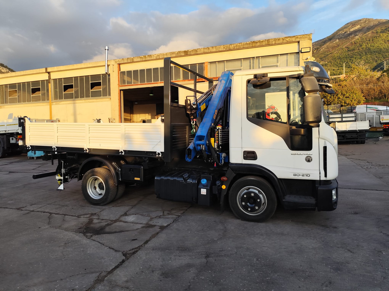 Crane truck, Tipper IVECO EUROCARGO 80-210: picture 50