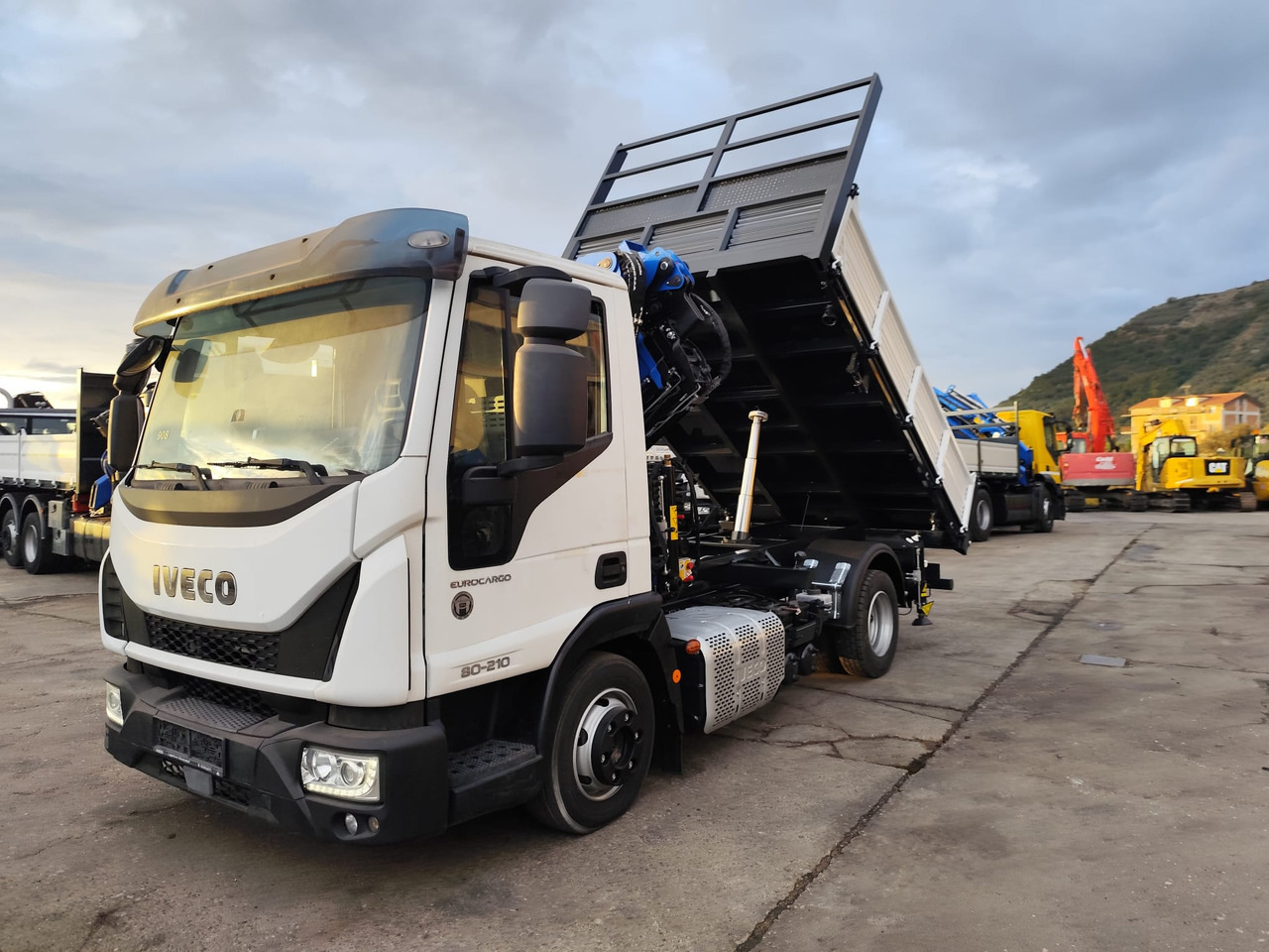 Crane truck, Tipper IVECO EUROCARGO 80-210: picture 17