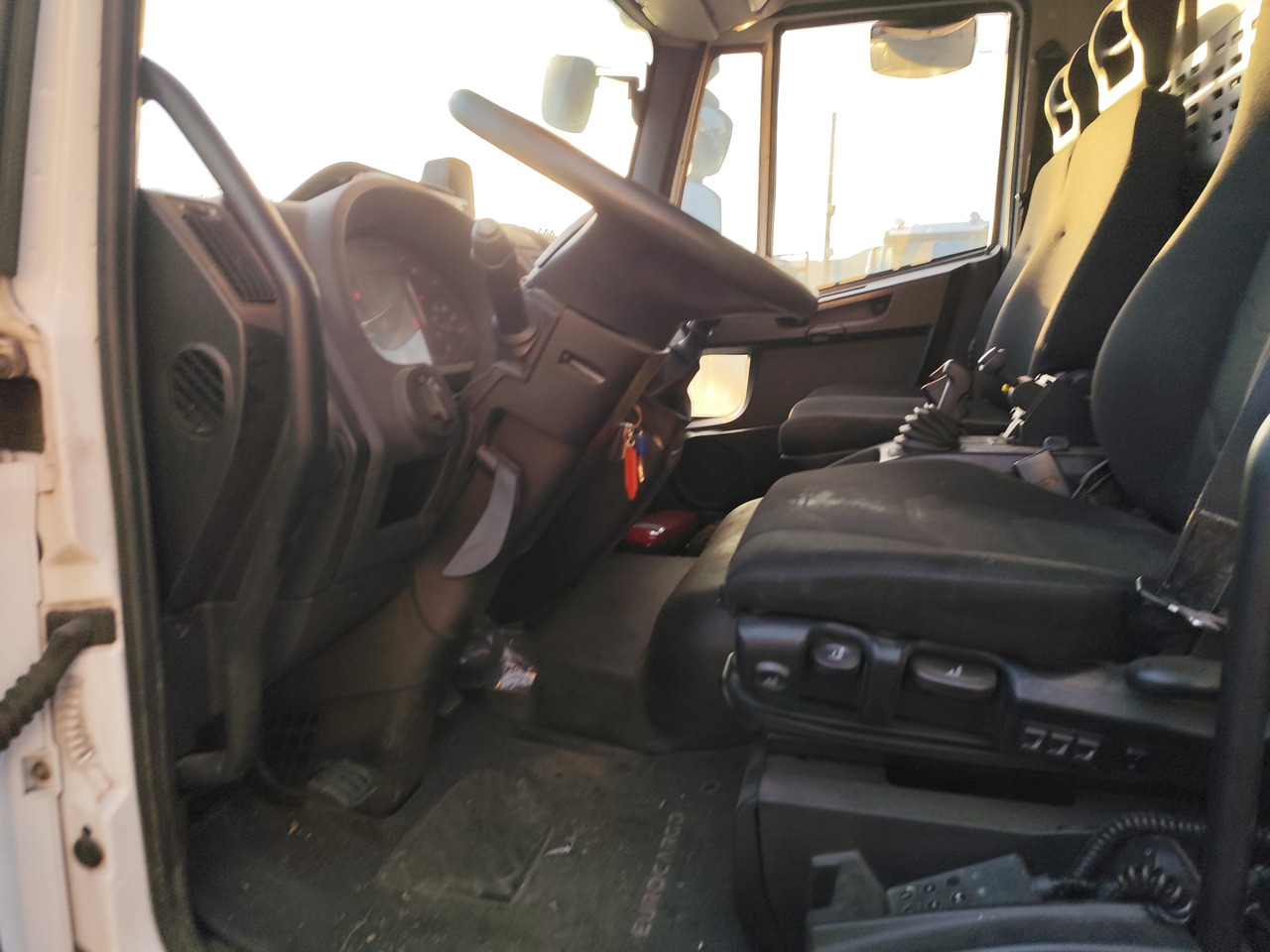 Crane truck, Tipper IVECO EUROCARGO 80-210: picture 22