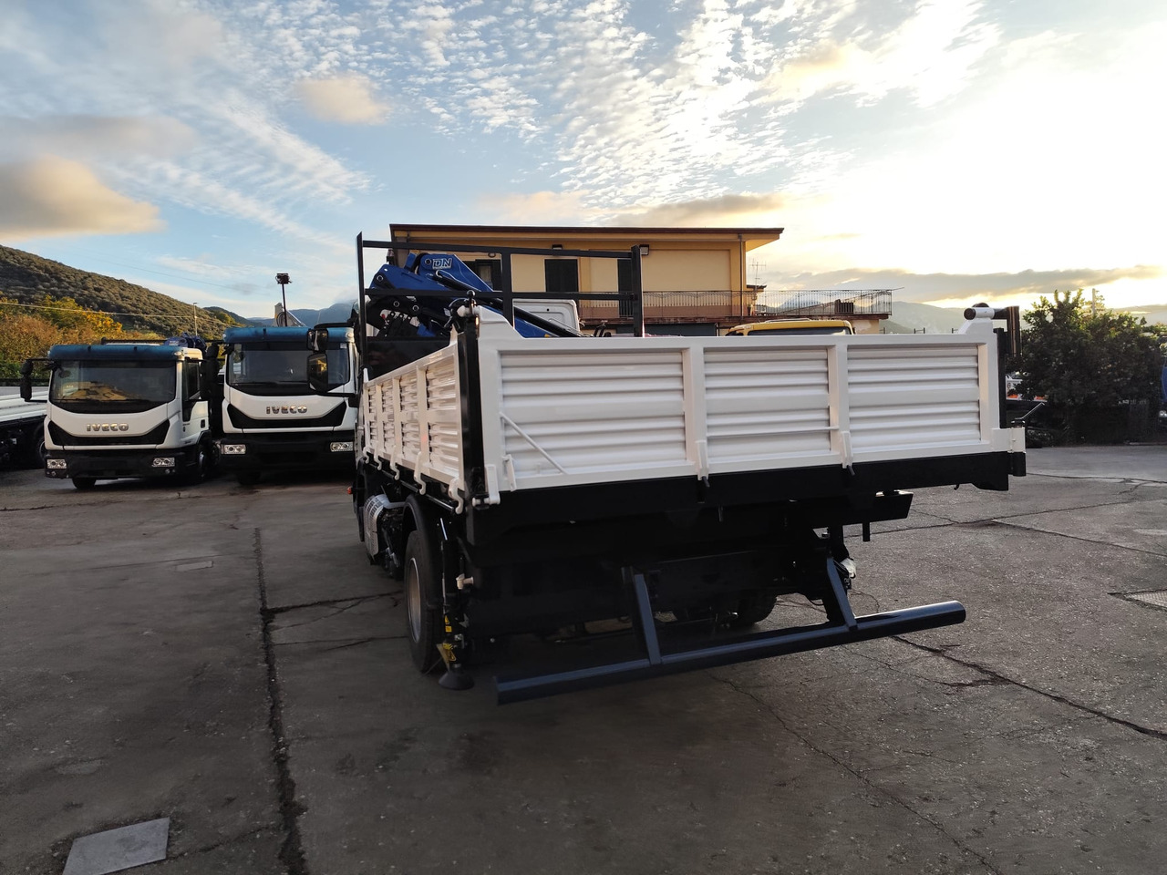 Crane truck, Tipper IVECO EUROCARGO 80-210: picture 42