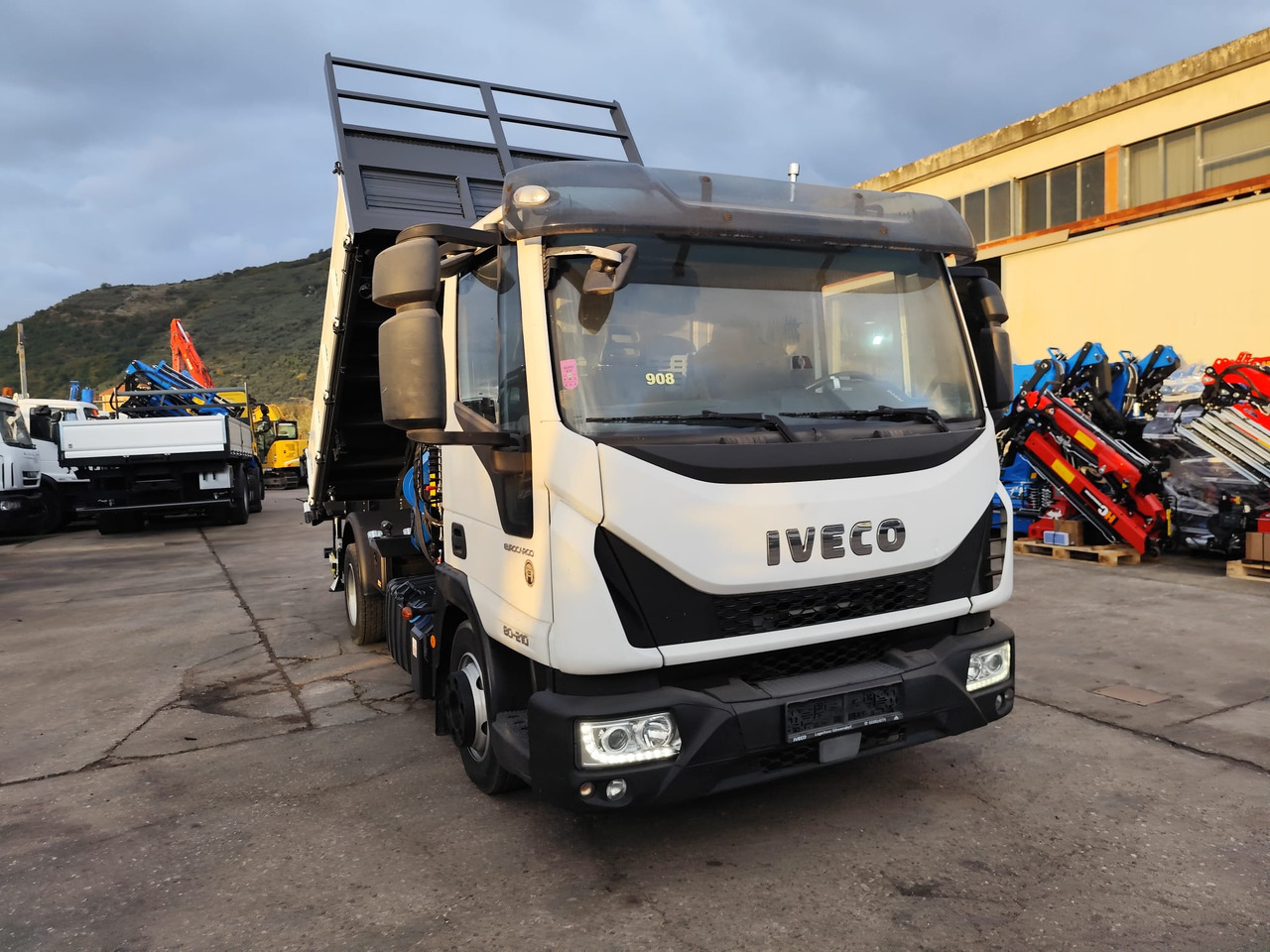 Crane truck, Tipper IVECO EUROCARGO 80-210: picture 15