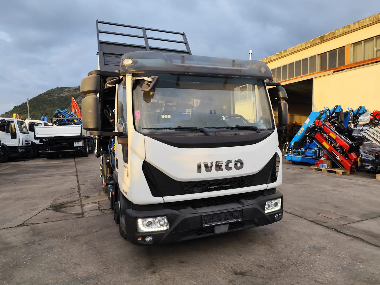 Crane truck, Tipper IVECO EUROCARGO 80-210: picture 12