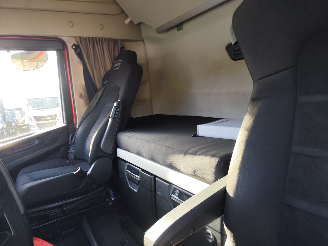 Dropside/ Flatbed truck IVECO S-WAY AS260S48 Y: picture 40