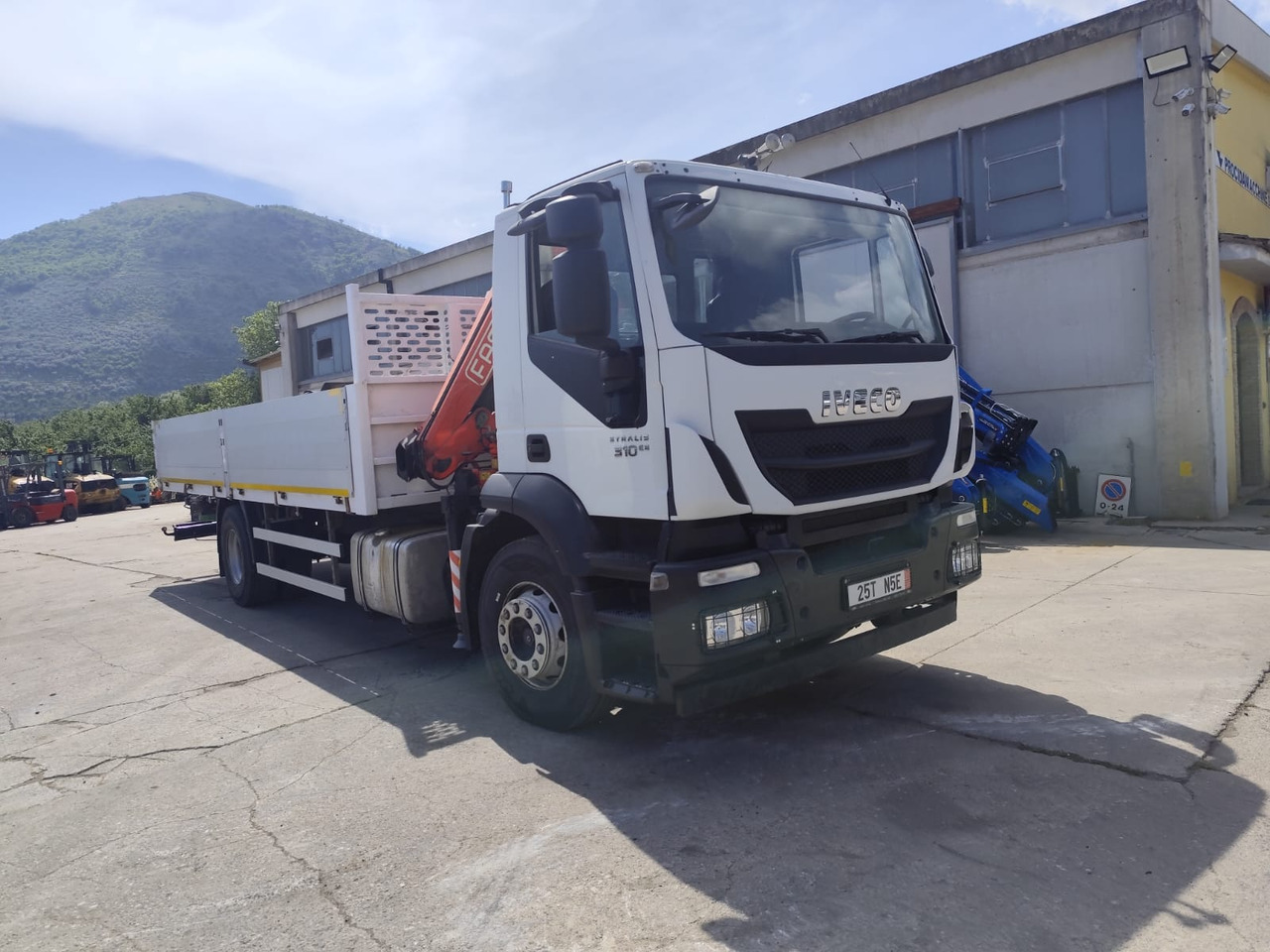 Crane truck IVECO STRALIS 190S31: picture 35