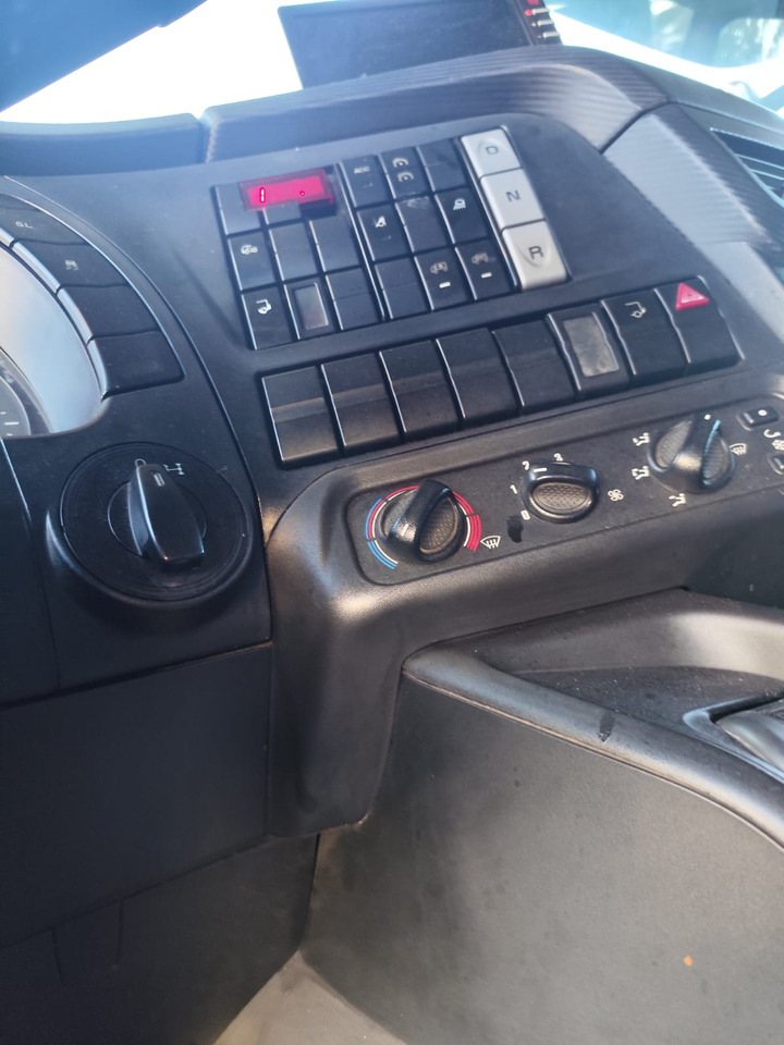 IVECO STRALIS 190S31 - Hook lift truck: picture 5 IVECO STRALIS 190S31 - Hook lift truck: picture 5