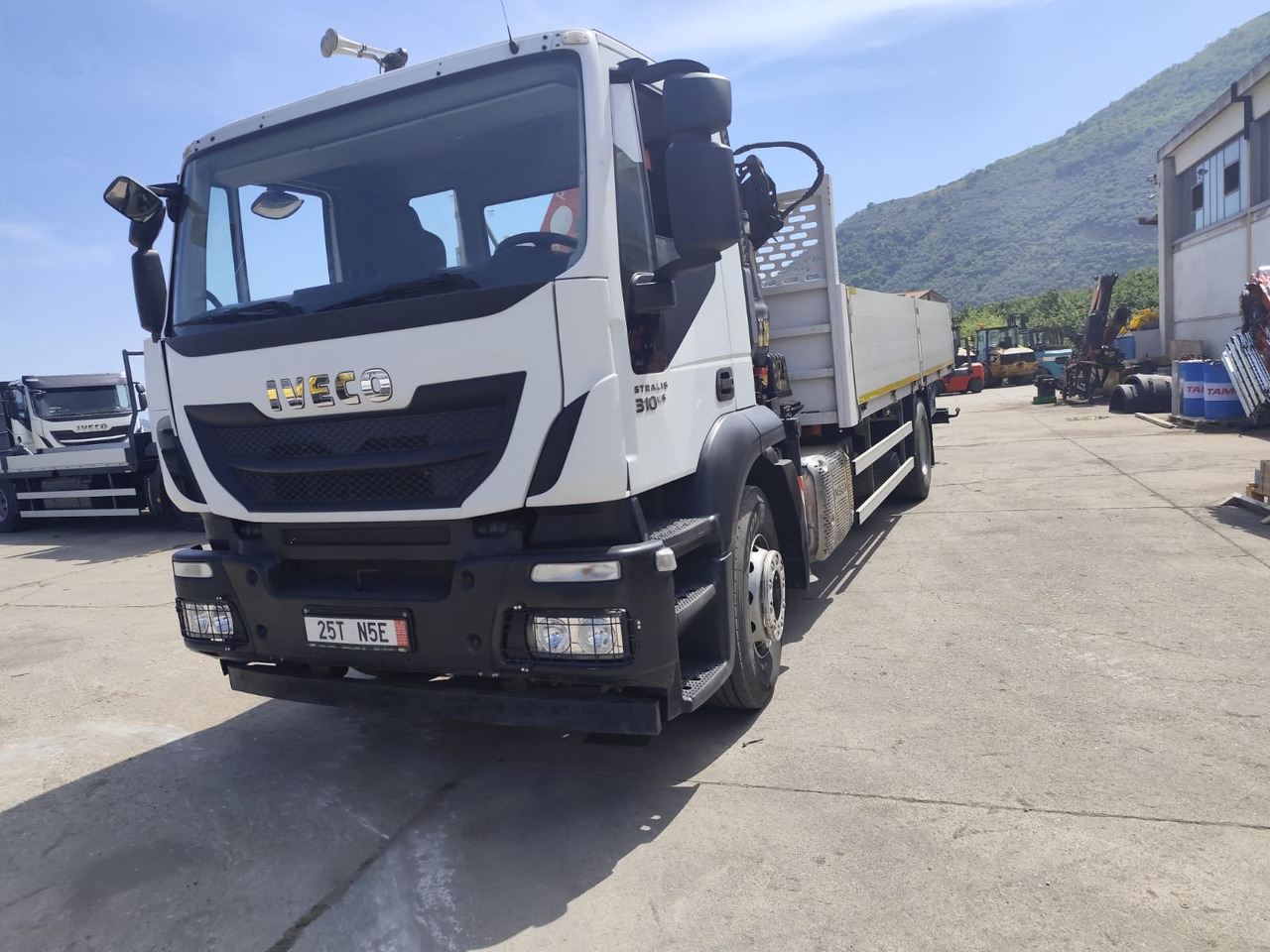 Crane truck IVECO STRALIS 190S31: picture 29