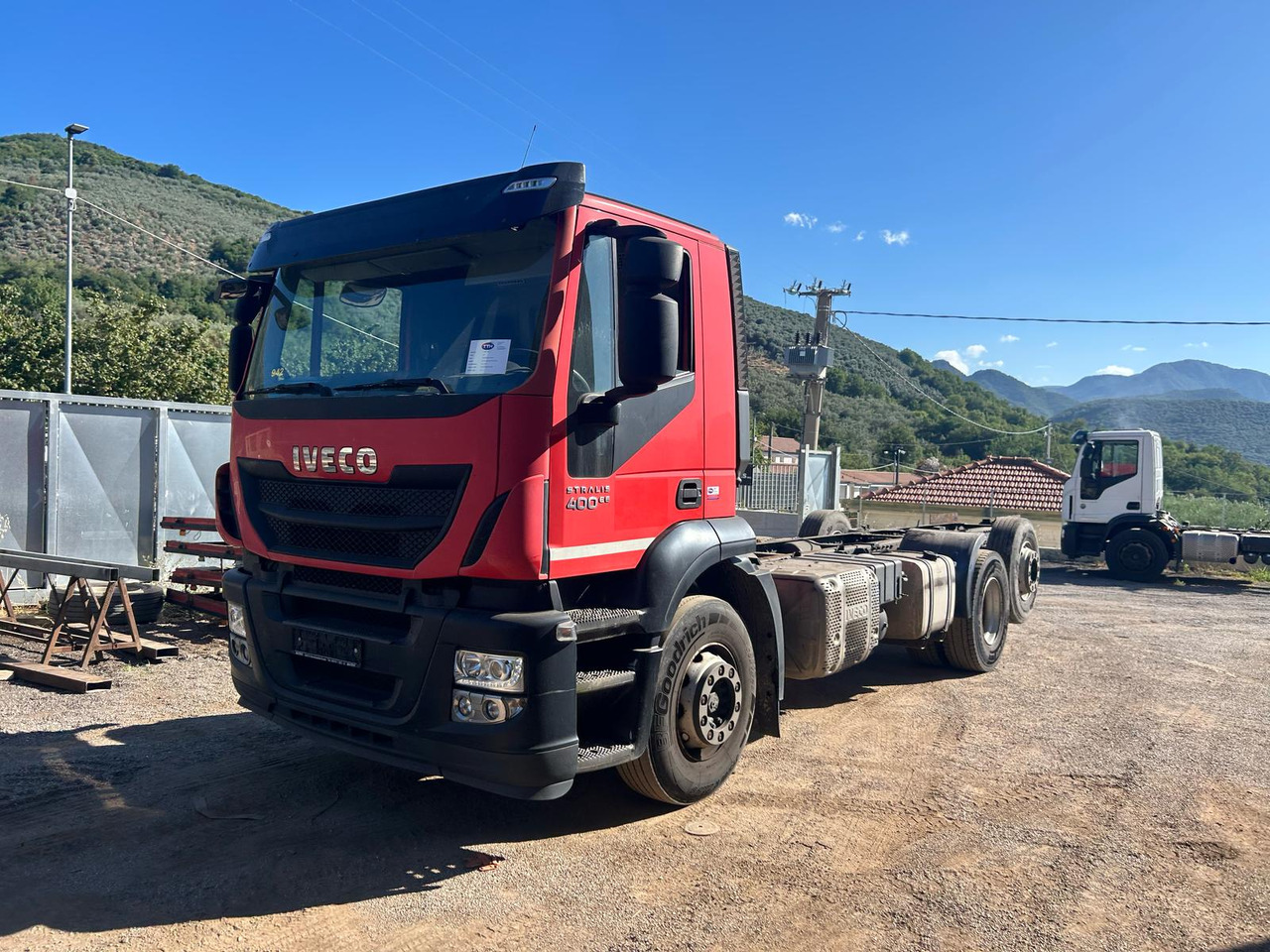 IVECO STRALIS 260S40 - Cab chassis truck: picture 1 IVECO STRALIS 260S40 - Cab chassis truck: picture 1