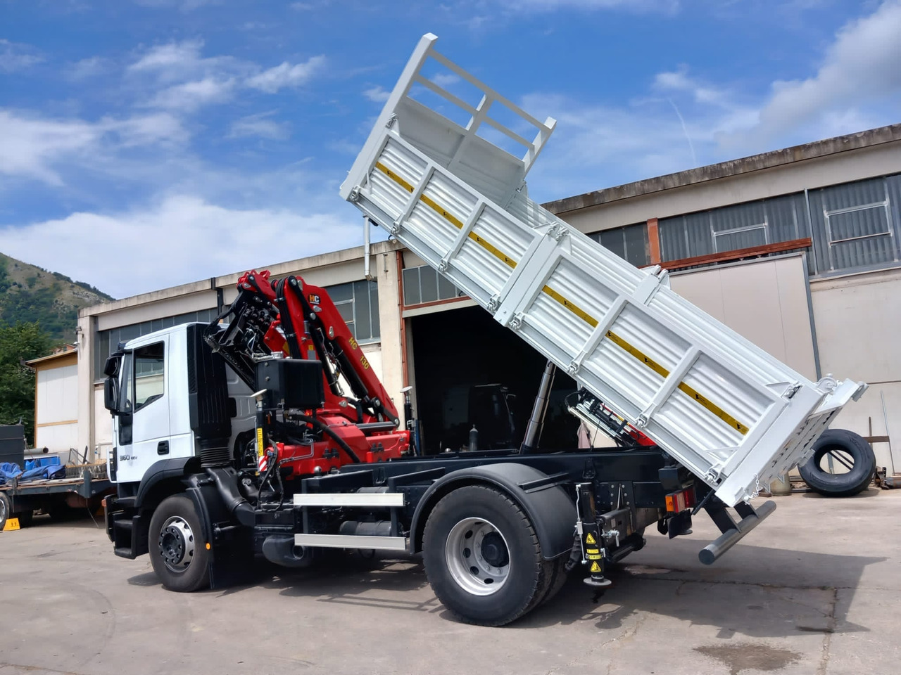 Crane truck IVECO STRALIS AD 190S36: picture 9