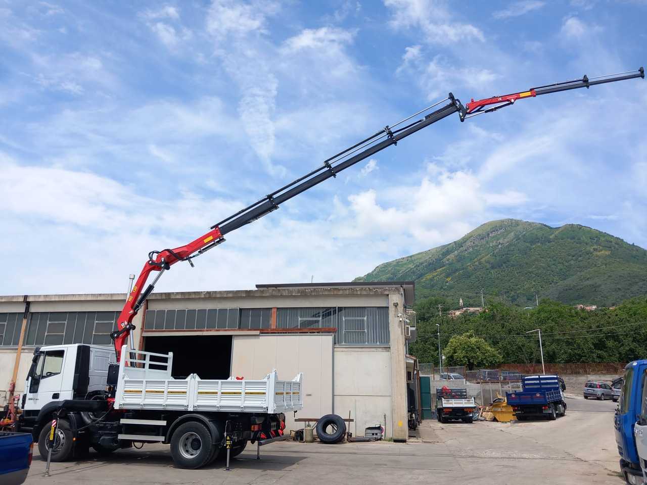 Crane truck IVECO STRALIS AD 190S36: picture 7