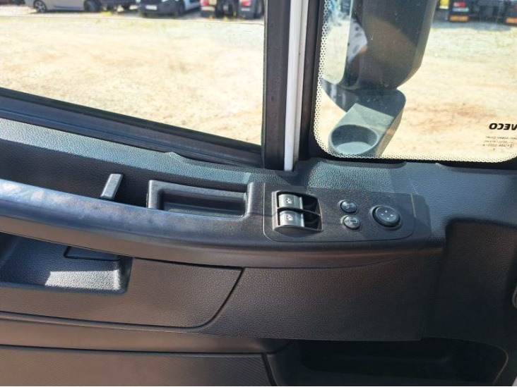 Box truck IVECO STRALIS AD 260S31: picture 32