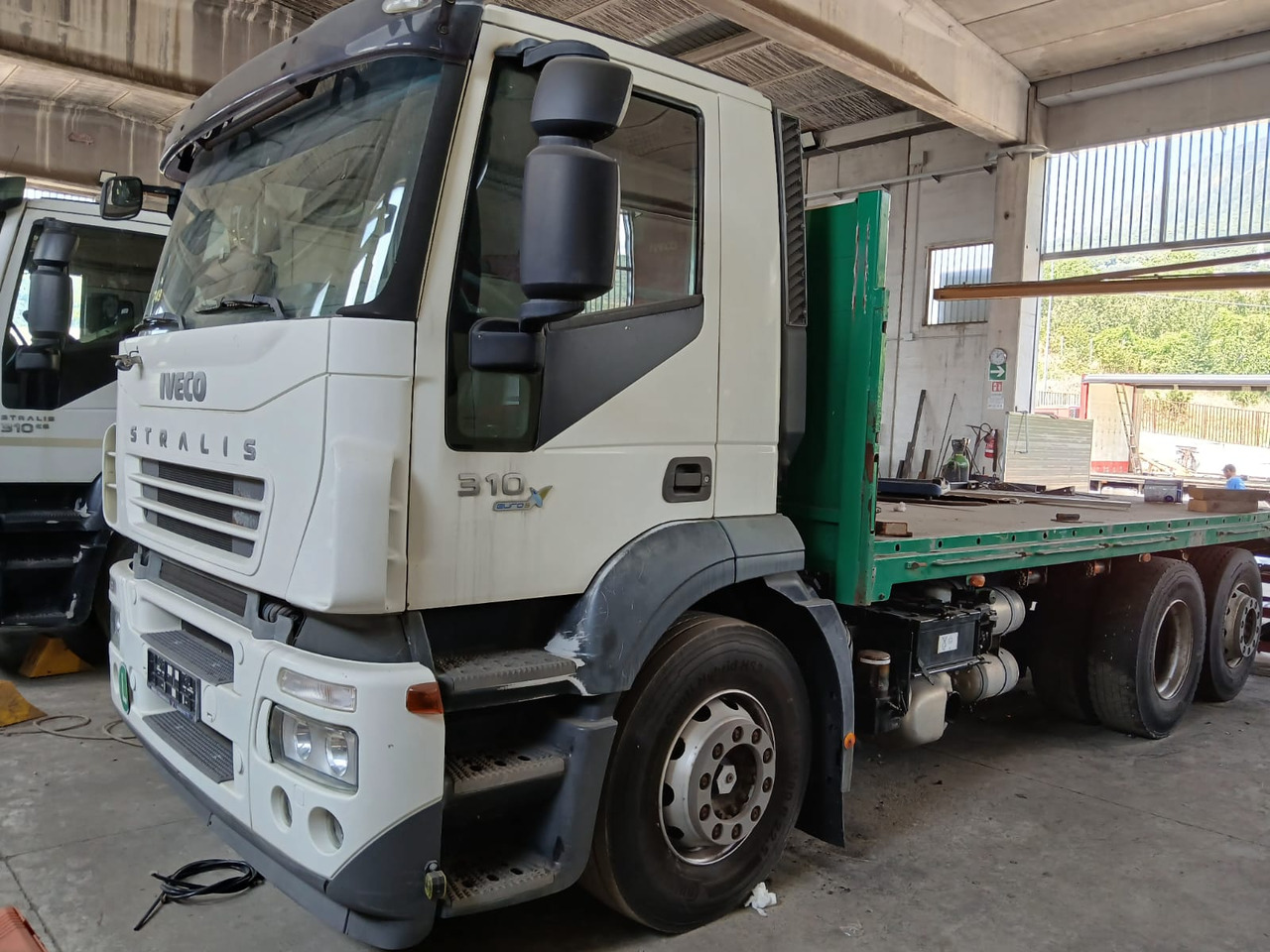 IVECO STRALIS AD 260S31 - Dropside/ Flatbed truck: picture 1 IVECO STRALIS AD 260S31 - Dropside/ Flatbed truck: picture 1