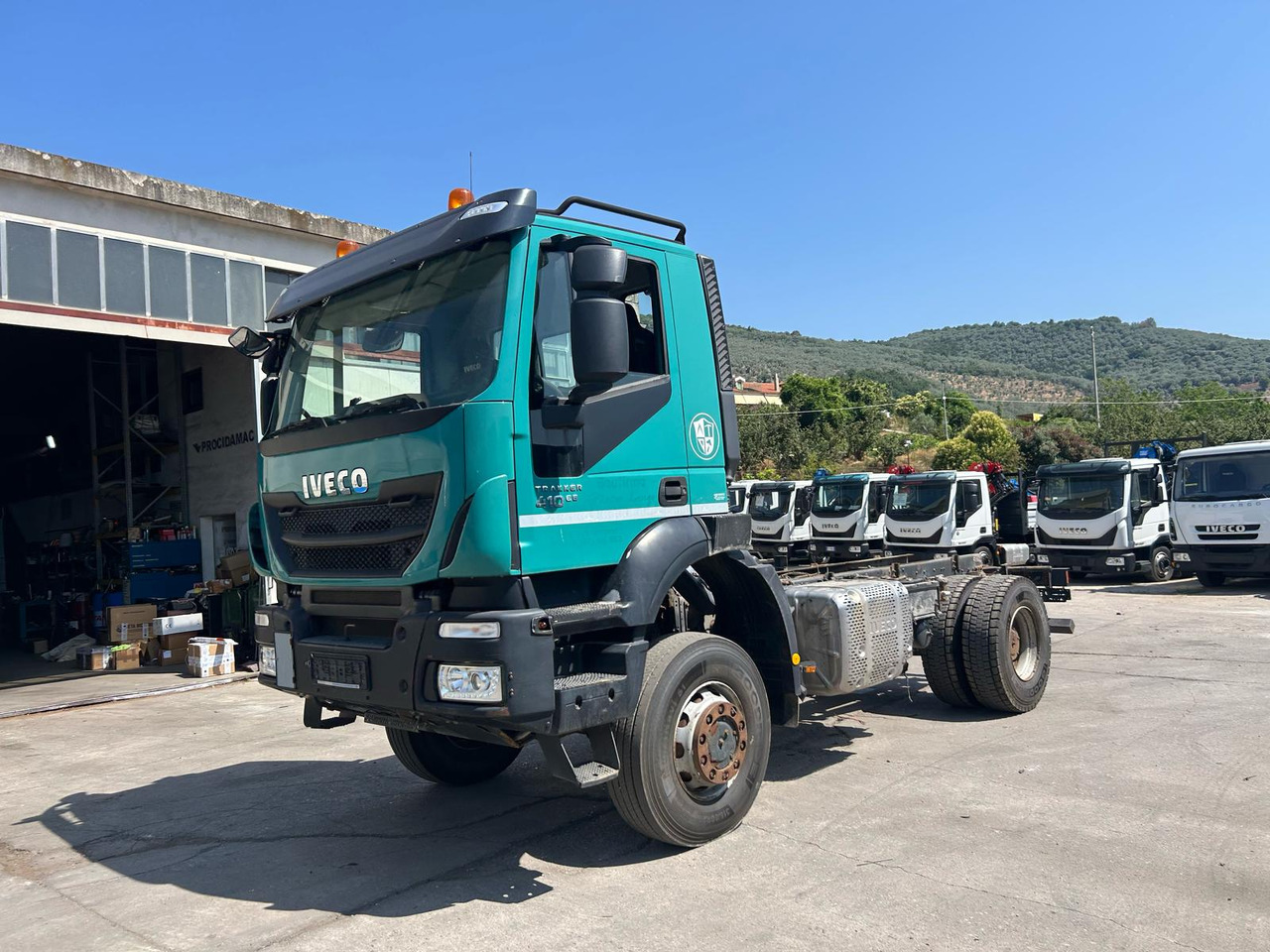 IVECO TRAKKER 190T41 - Cab chassis truck: picture 3 IVECO TRAKKER 190T41 - Cab chassis truck: picture 3