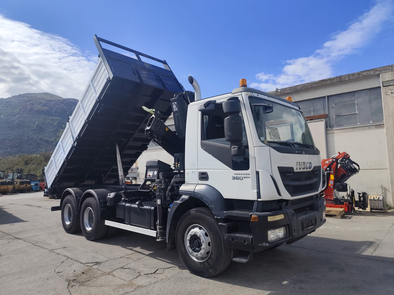 IVECO TRAKKER 260T36 - Crane truck: picture 1 IVECO TRAKKER 260T36 - Crane truck: picture 1