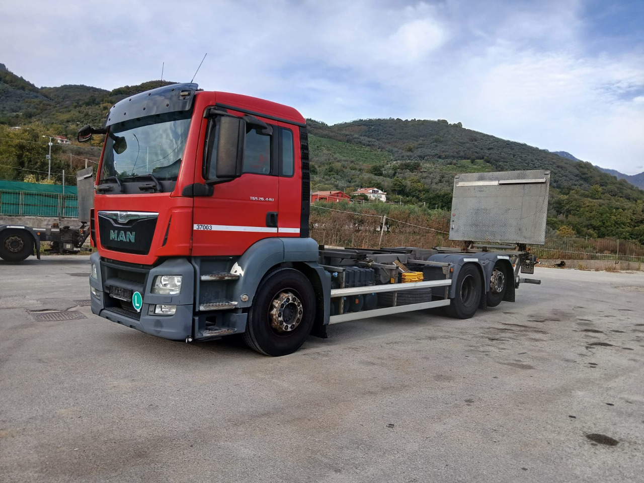 Cab chassis truck MAN TGX 26.440: picture 6