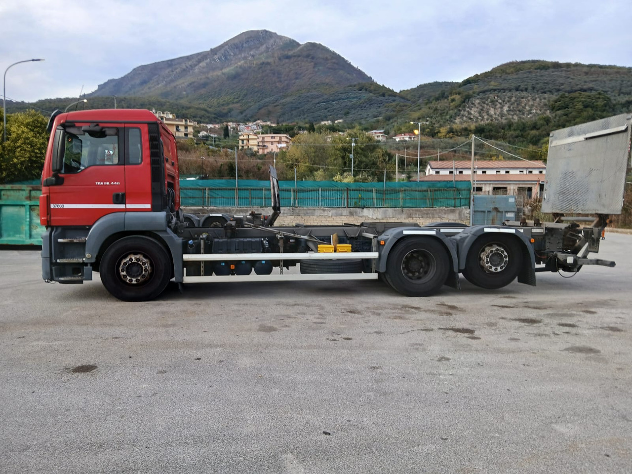 Cab chassis truck MAN TGX 26.440: picture 8
