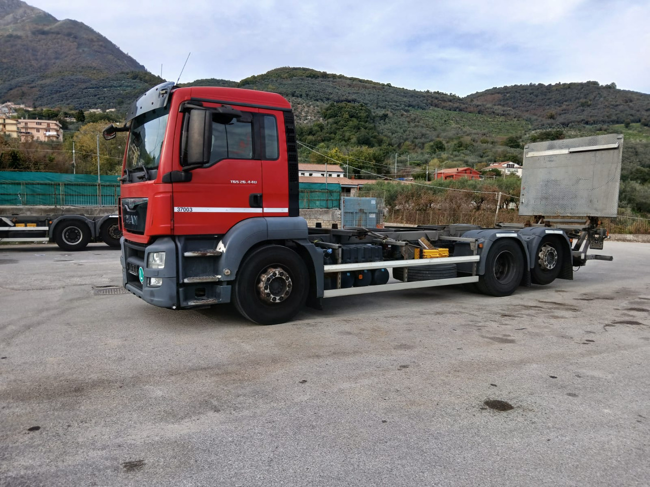 Cab chassis truck MAN TGX 26.440: picture 7