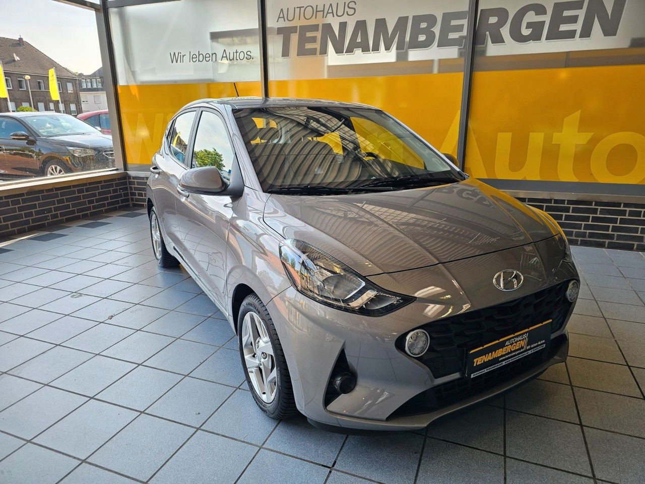 Hyundai i10 Trend AUTOMATIK SHZ PDC LenkrHzg DAB Spurhal - Car: picture 2 Hyundai i10 Trend AUTOMATIK SHZ PDC LenkrHzg DAB Spurhal - Car: picture 2