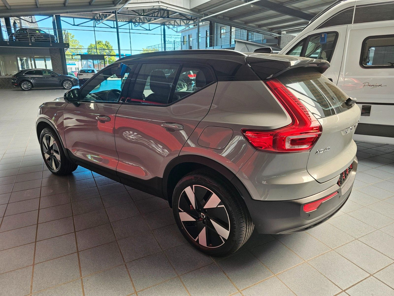 Volvo XC 40 Plus Recharge Pure Electric 2WD - SUV: picture 2 Volvo XC 40 Plus Recharge Pure Electric 2WD - SUV: picture 2