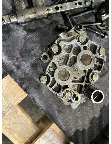 Scania 2092332 - Oil pump: picture 2 Scania 2092332 - Oil pump: picture 2