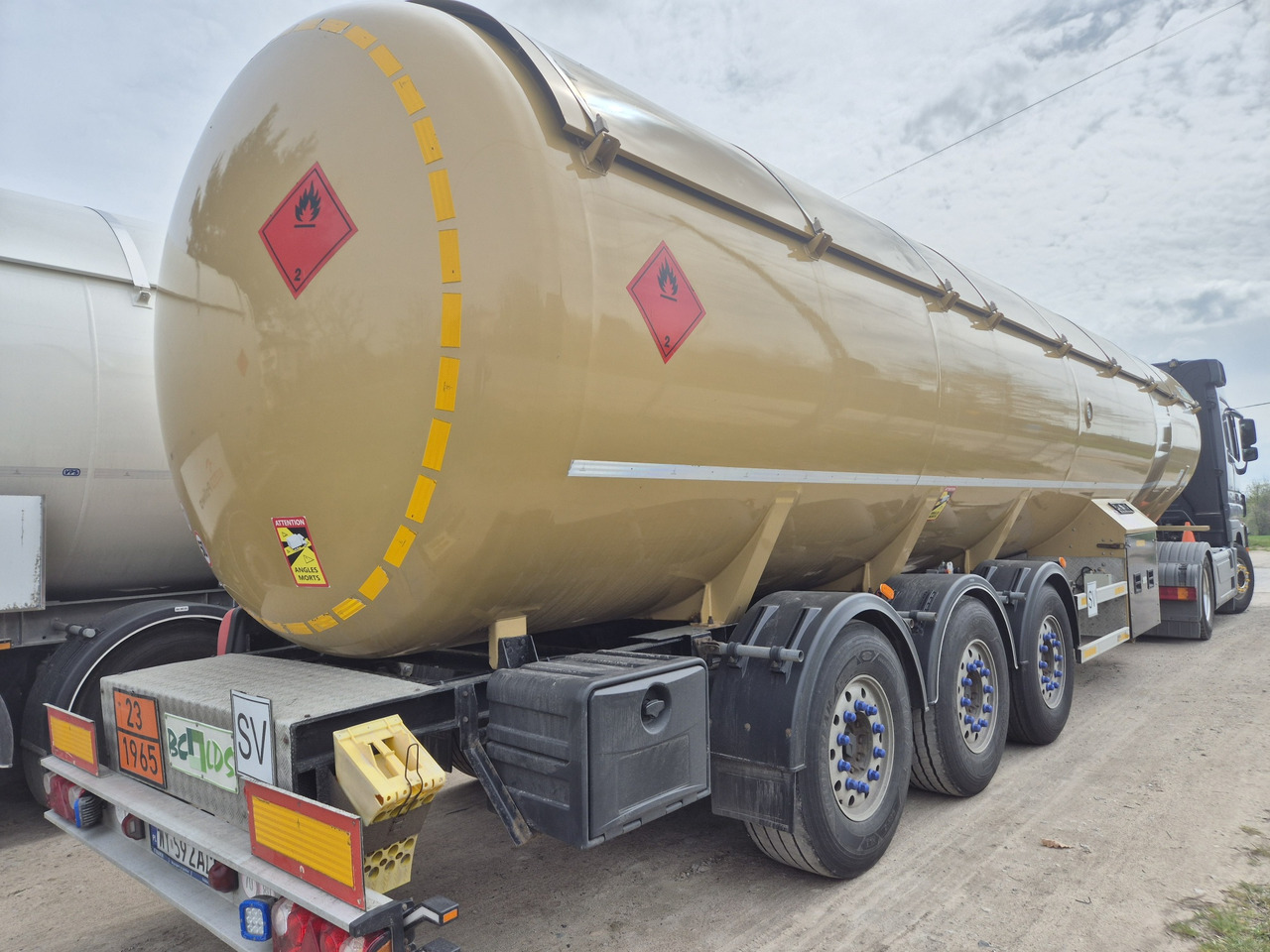 BC-LDS NCG-50 /LPG/ GPL/ PROPANE/ Mercedes axels - Tanker semi-trailer: picture 2 BC-LDS NCG-50 /LPG/ GPL/ PROPANE/ Mercedes axels - Tanker semi-trailer: picture 2