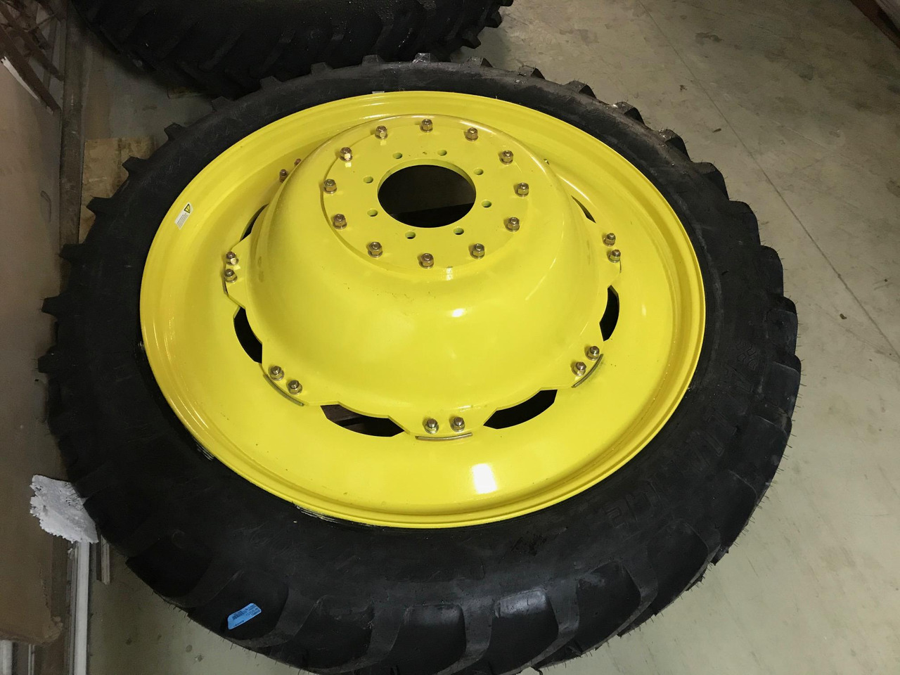 John Deere premium tillage wheel sets - Wheel and tire package for Agricultural machinery: picture 3 John Deere premium tillage wheel sets - Wheel and tire package for Agricultural machinery: picture 3