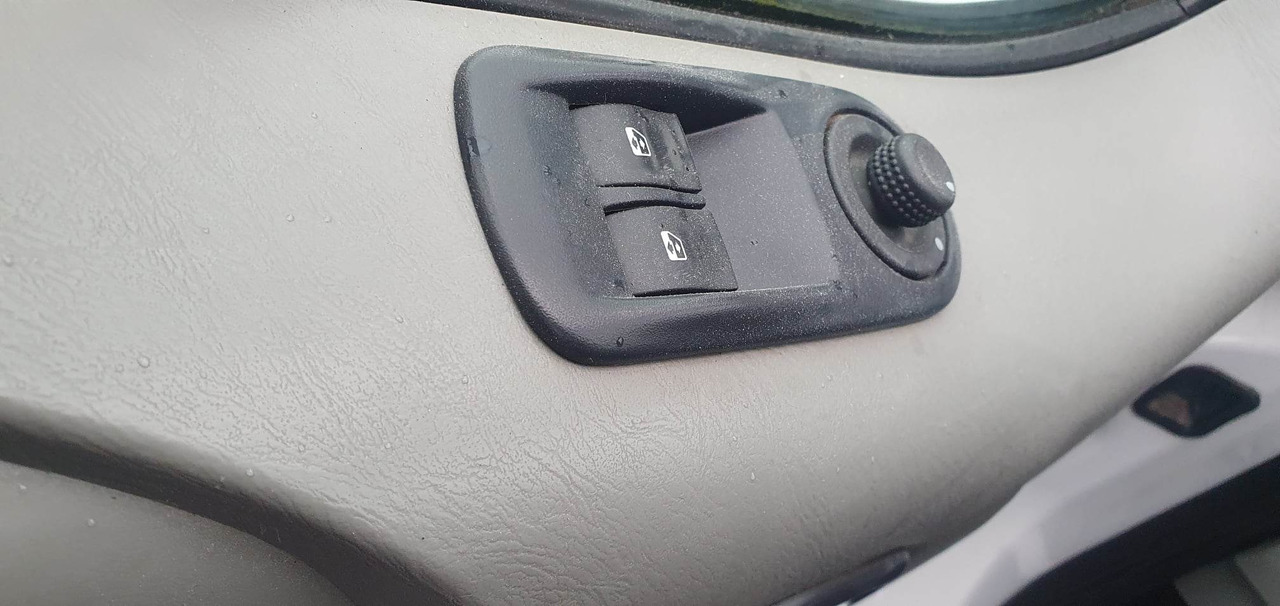 Small van Opel Vivaro: picture 12