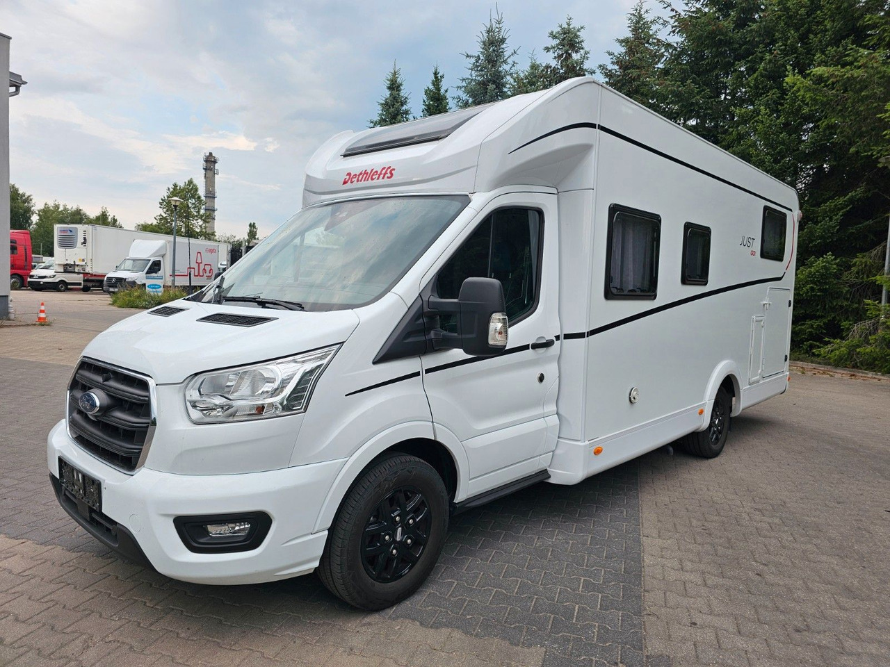 Dethleffs JUST GO T7055 EB Winter 4xBett Elektr.Hubbet - Semi-integrated motorhome: picture 2 Dethleffs JUST GO T7055 EB Winter 4xBett Elektr.Hubbet - Semi-integrated motorhome: picture 2