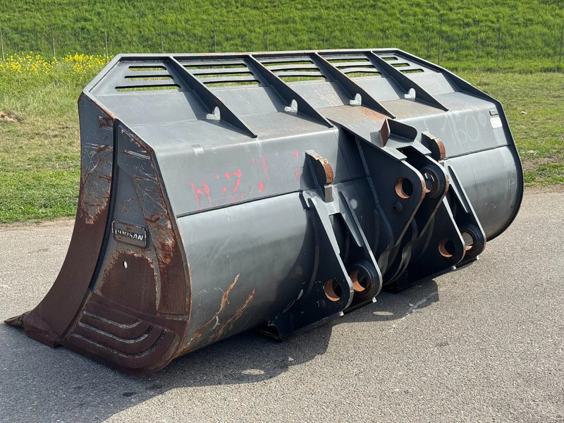 Doosan 230104-01475 DL 550-3 Rock Bucket - Excavator bucket for Construction machinery: picture 2 Doosan 230104-01475 DL 550-3 Rock Bucket - Excavator bucket for Construction machinery: picture 2