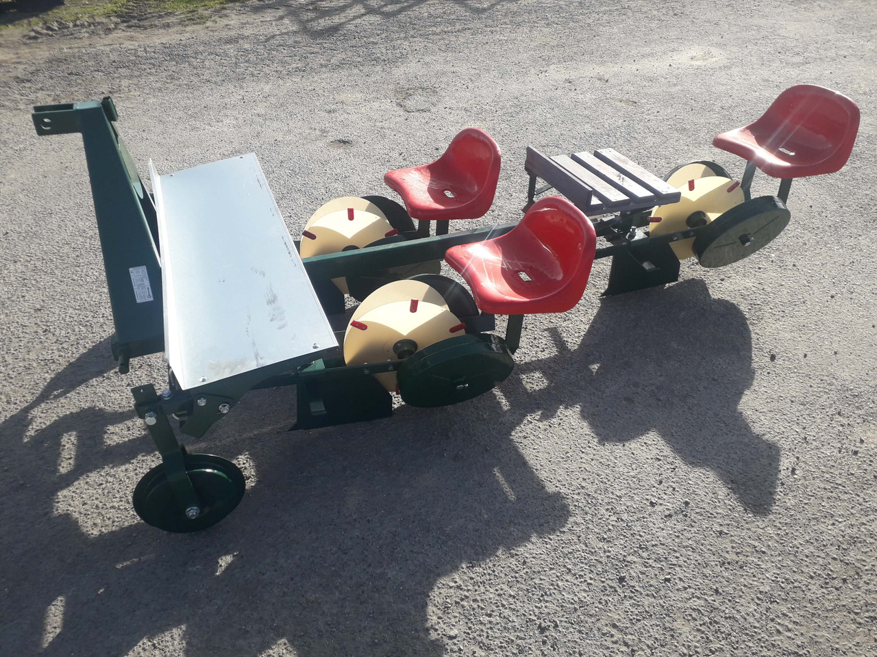 GARMACH Transplanteur à Mini-Mottes 3 rangs - Potato planter: picture 2 GARMACH Transplanteur à Mini-Mottes 3 rangs - Potato planter: picture 2