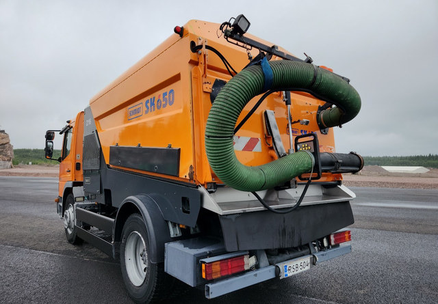 SchmidtSK650 Atego 85kmh/h - Road sweeper: picture 3 SchmidtSK650 Atego 85kmh/h - Road sweeper: picture 3