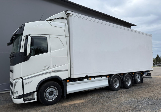 VolvoFH 540 8x4 66m3 - Box truck: picture 2 VolvoFH 540 8x4 66m3 - Box truck: picture 2