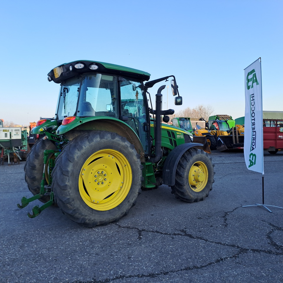 JOHN DEERE 5125R - Farm tractor: picture 2 JOHN DEERE 5125R - Farm tractor: picture 2