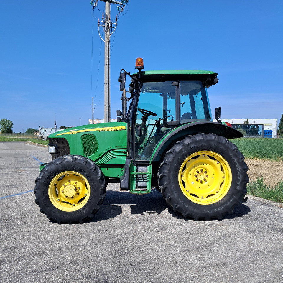 JOHN DEERE 5720 - Farm tractor: picture 2 JOHN DEERE 5720 - Farm tractor: picture 2