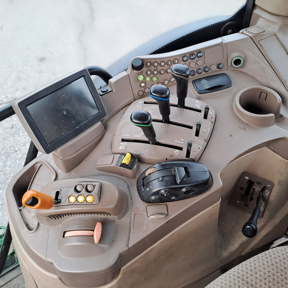 Farm tractor JOHN DEERE 6170R - ASTA AGRIBERTOCCHI: picture 12 Farm tractor JOHN DEERE 6170R - ASTA AGRIBERTOCCHI: picture 12